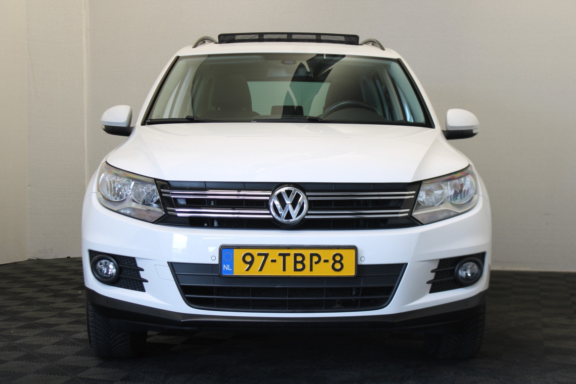Volkswagen Tiguan 1.4 TSI Comfort&Design Pano / navi /cruise, Auto's, Voorwielaandrijving, Euro 5, Gebruikt, Zwart