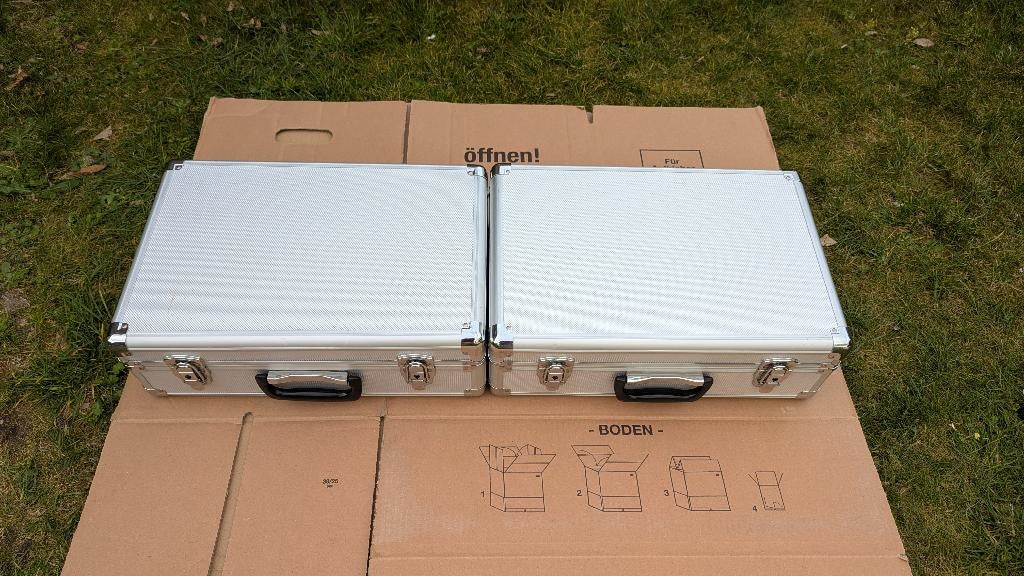 2x aluminium koffer, Sieraden, Tassen en Uiterlijk, Koffers, Gebruikt, Minder dan 50 cm, Ophalen of Verzenden, Minder dan 35 cm