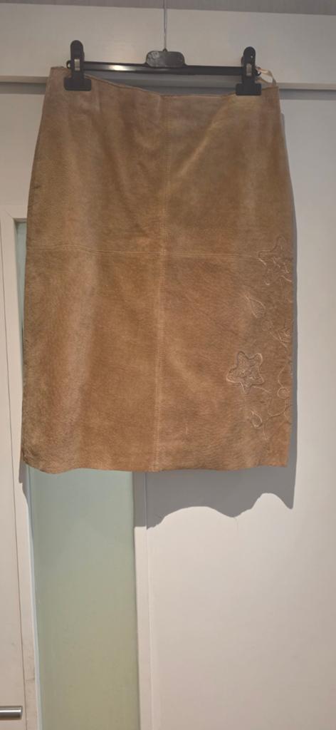 Peppercorn suède rok met bloemenborduursel, Kleding | Dames, Rokken, Ophalen of Verzenden