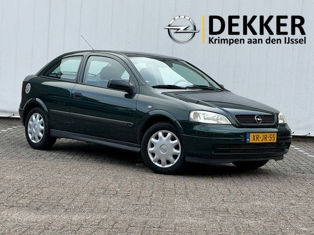 Opel Astra 1.6-16V 3drs. met APK, Trekhaak, All Season, 72.8, Auto's, Oldtimers, Voorwielaandrijving, Zwart, 1598 cc, Metallic lak