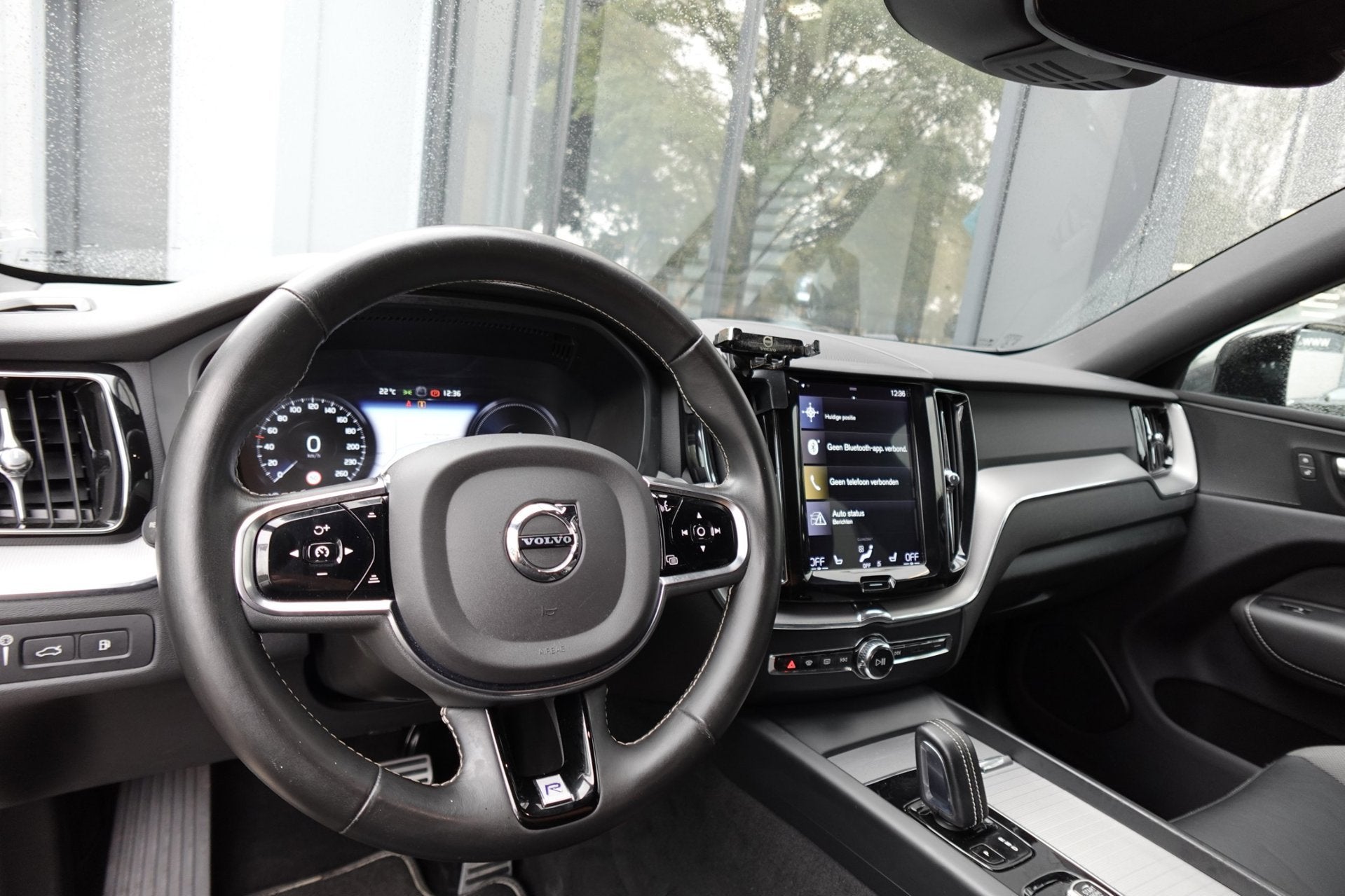 Volvo XC60 2.0 T8 Twin Engine AWD R-Design PANO KEYLESS VOL', Automaat, Dealer onderhouden, Gebruikt, Zwart
