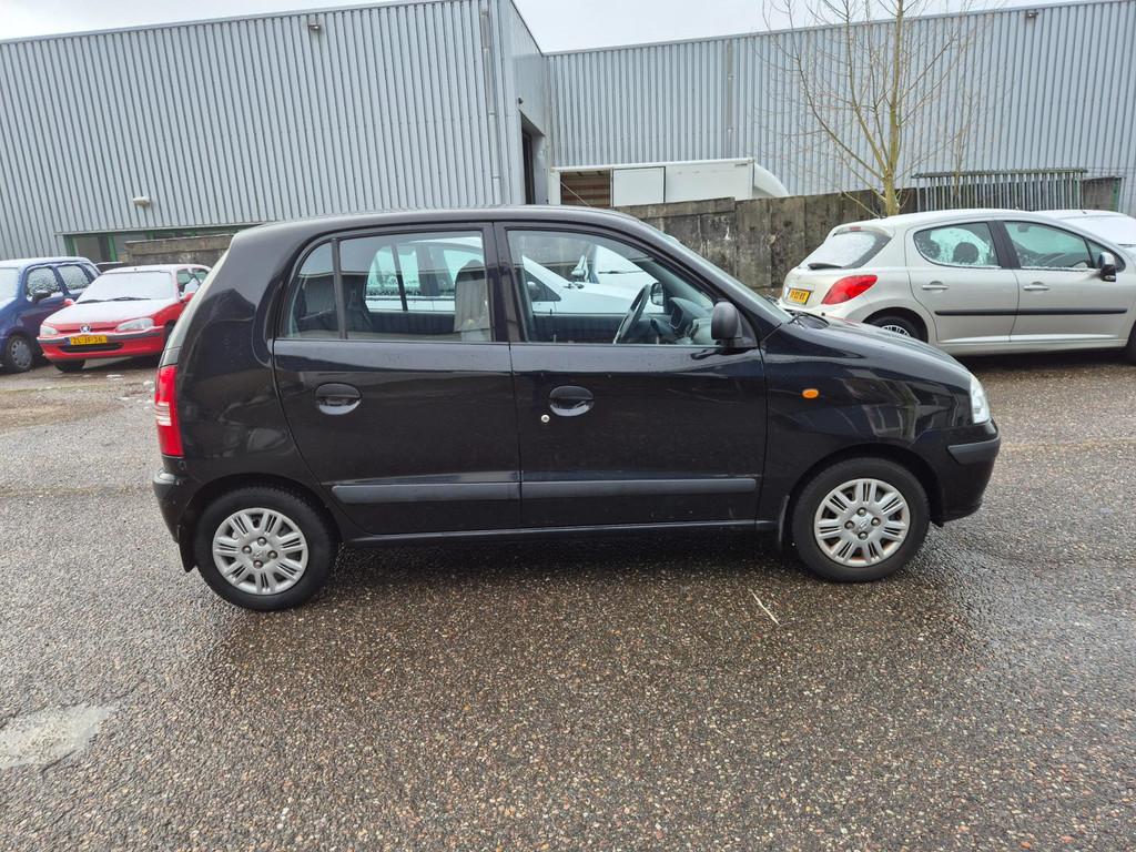 Hyundai Atos 1.1i Active Young, km stand 112234, apk 28-1-20, Auto's, Voorwielaandrijving, Stof, 4 cilinders, Zwart