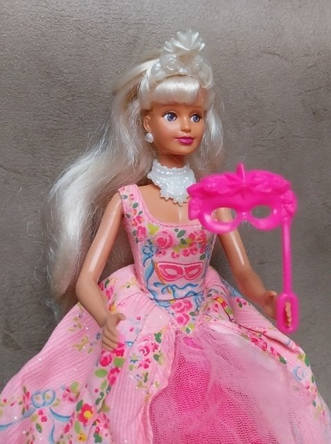 Zeldzame vintage Hasbro Sindy "Magic Eyes" pop (compleet), Verzamelen, Ophalen of Verzenden, Zo goed als nieuw, Pop