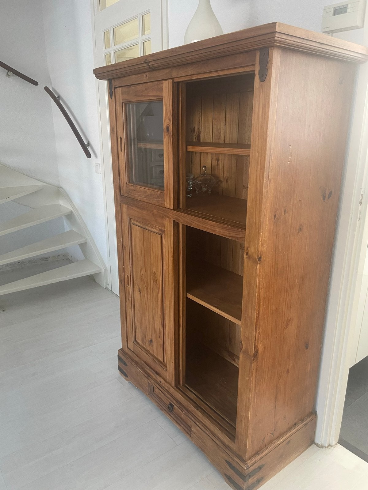Massief houten kast met schuifdeuren, Ophalen
