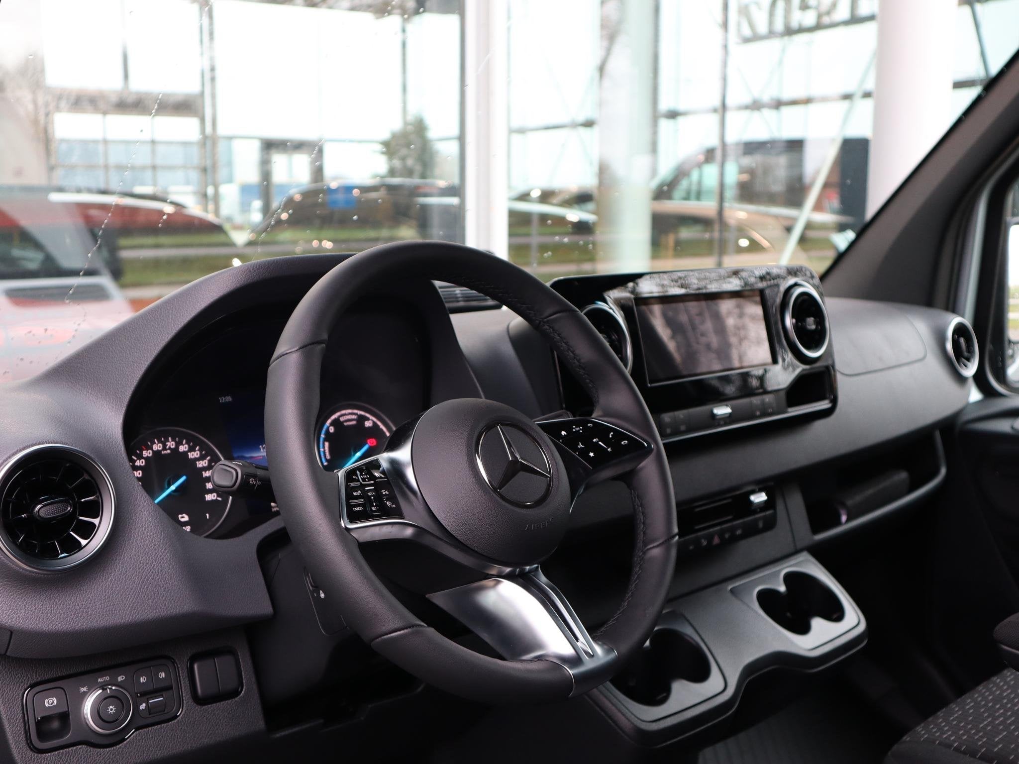 Mercedes-Benz eSprinter 320 L2 OPEN LAADBAK TREKHAAK, Automaat, 81 kWh, Gebruikt, 2000 kg