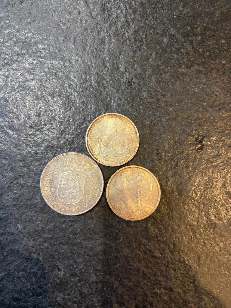 Set van 3 Nederlandse munten: 10 gulden, 1 gulden, 10 cent, Postzegels en Munten, Koningin Juliana, Setje, Zilver, Ophalen of Verzenden