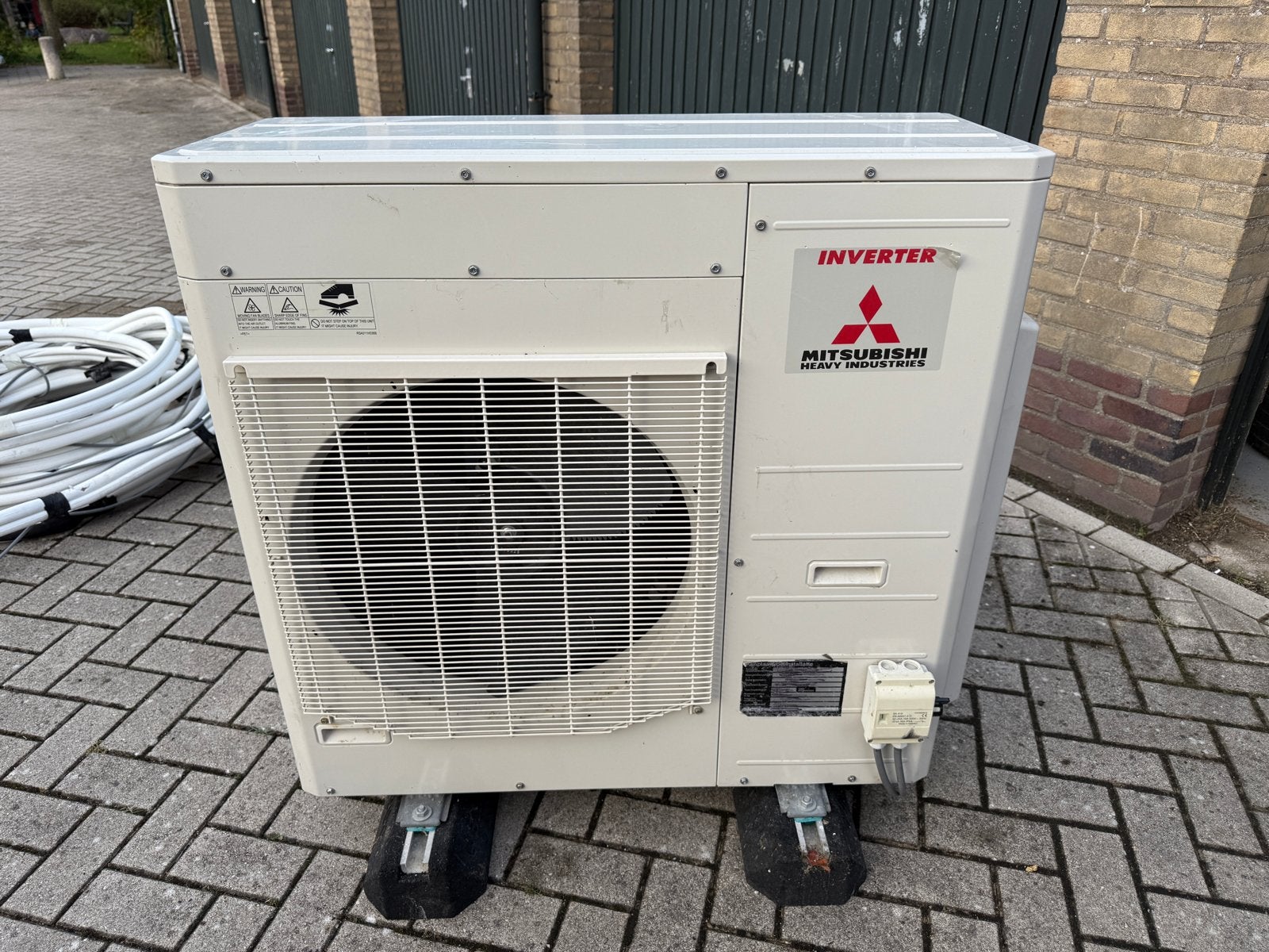 Mitsubishi Airco Buitenunit met 3 Binnenunits en 2 Thermosta, Gebruikt, 3 snelheden of meer, Ophalen of Verzenden, Koelen en Ontvochtigen
