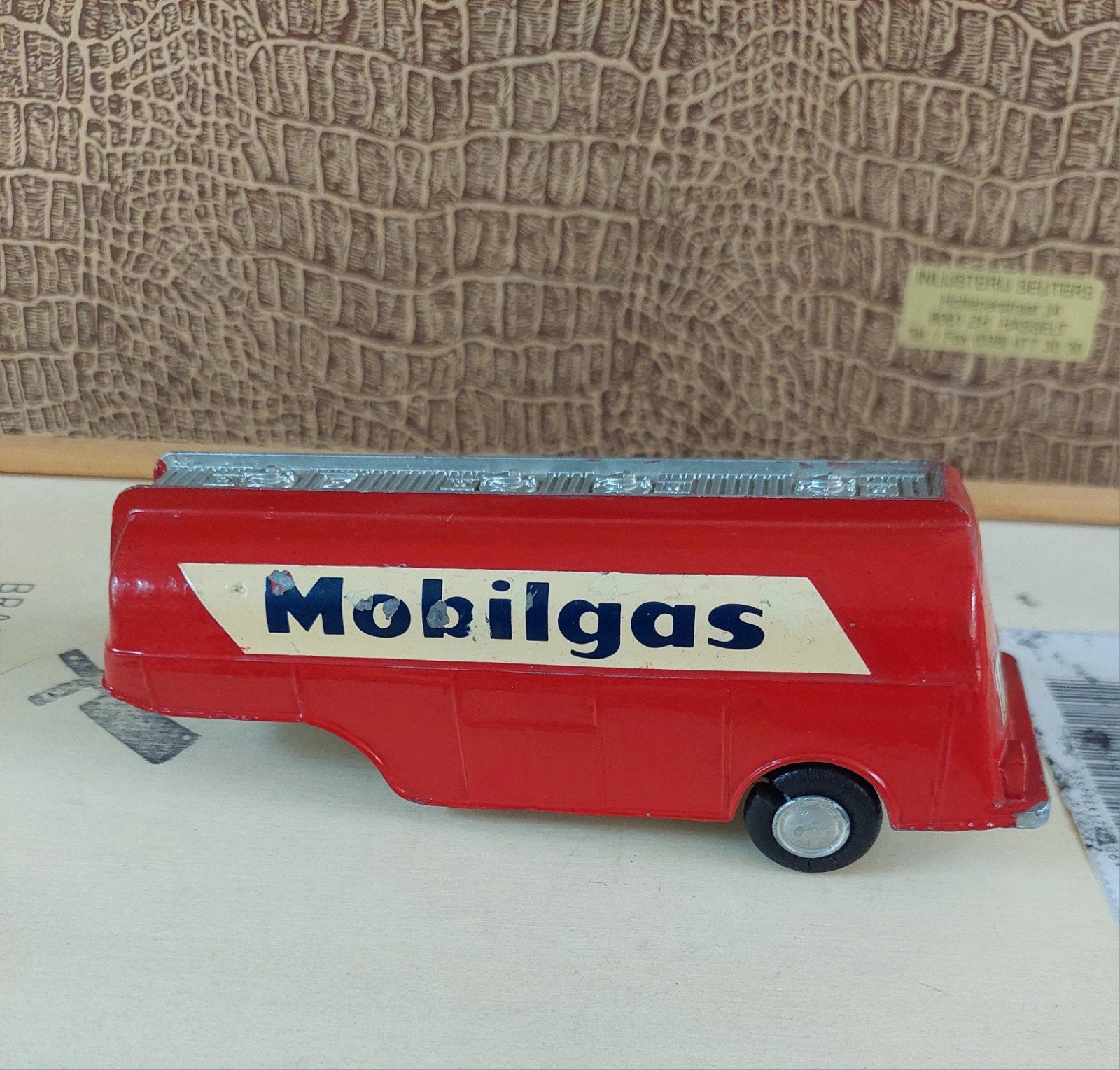 Corgi Toys- Mobilgas semi trailer, Ophalen of Verzenden, Gebruikt, Bus of Vrachtwagen, Corgi