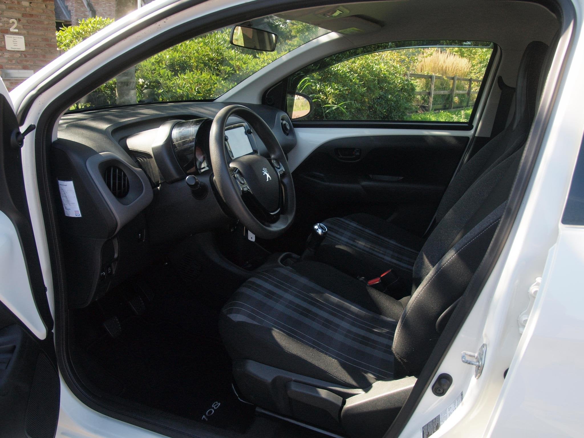 Peugeot 108 1.0 e-VTi Active | Camera | Apple Carplay | DAB, Voorwielaandrijving, Stof, Gebruikt, 4 stoelen