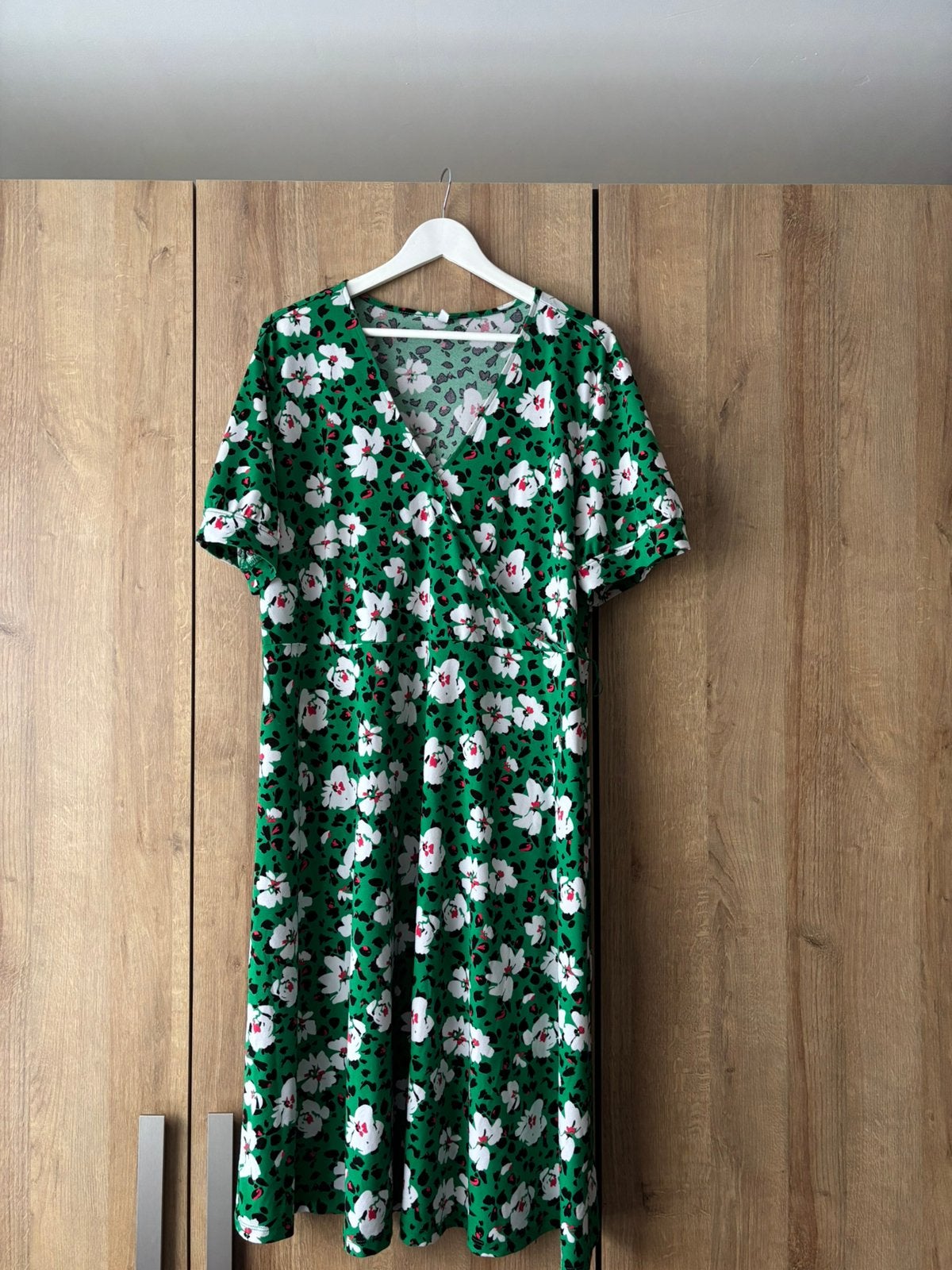 Bloemen jurk, Maat 46/48 (XL) of groter, Ophalen of Verzenden, Zo goed als nieuw, Onder de knie