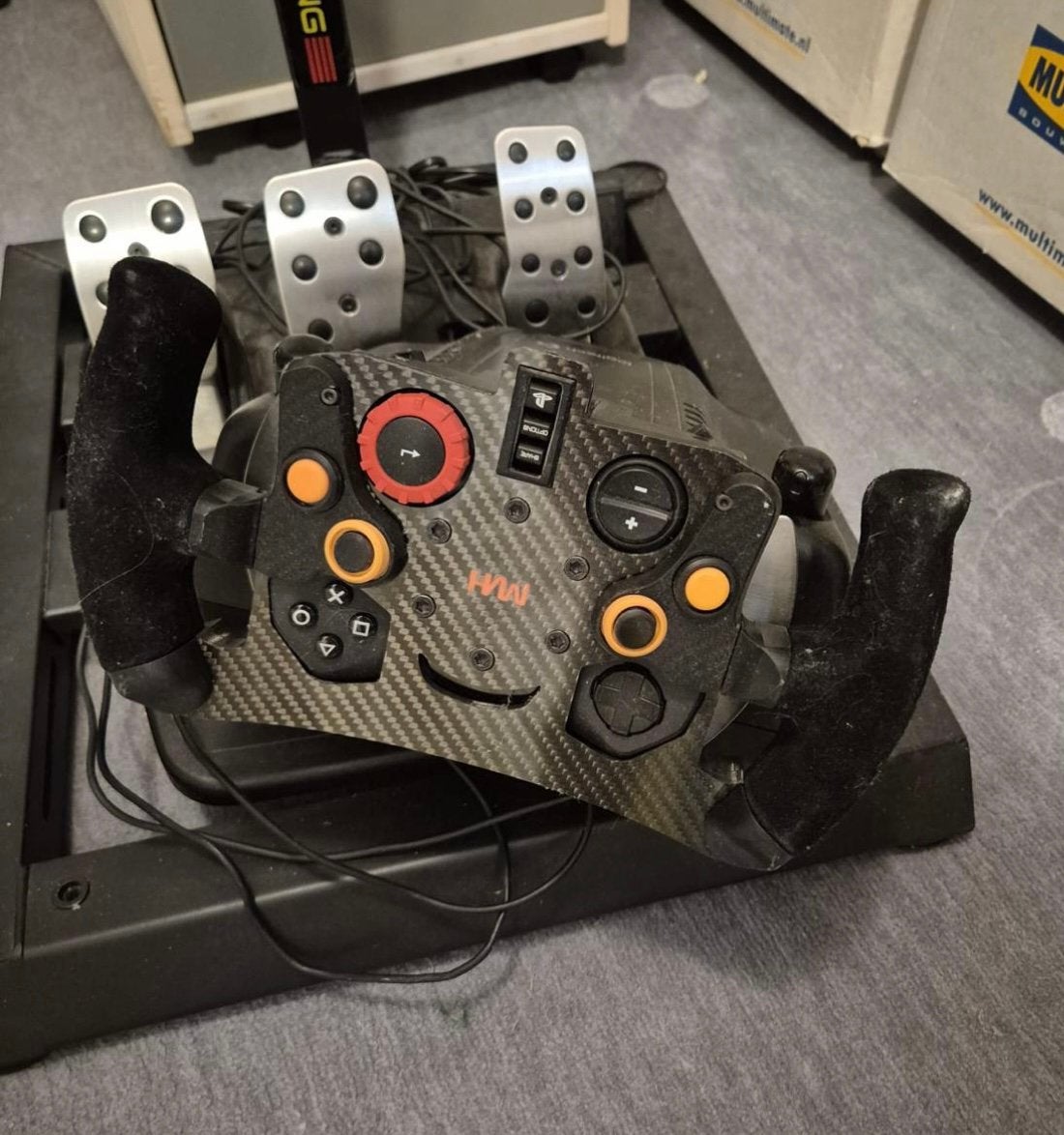 Logitech G29 stuur + pedalen en standaard