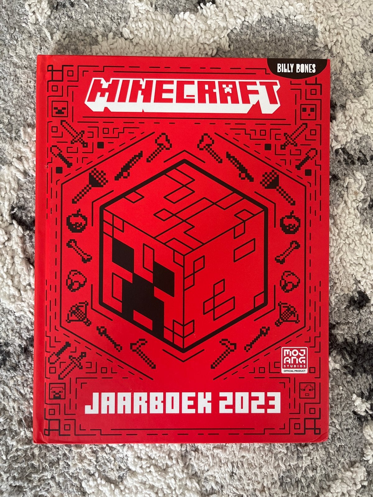 Minecraft Jaarboek 2023 - Officieel Boek, Boeken, Ophalen of Verzenden, Zo goed als nieuw, Non-fictie
