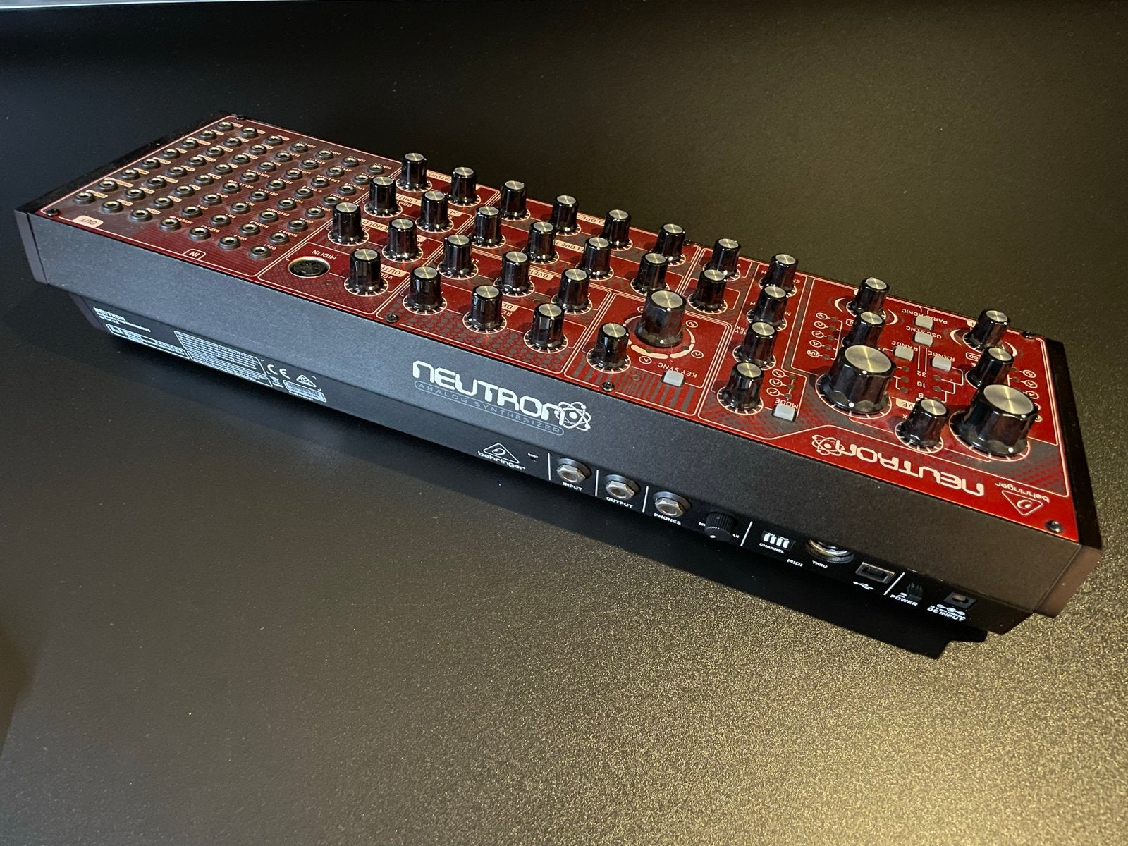 Behringer Neutron Synthesizer - Zo goed als nieuw, Muziek en Instrumenten, Overige merken, Zo goed als nieuw, Met midi-aansluiting