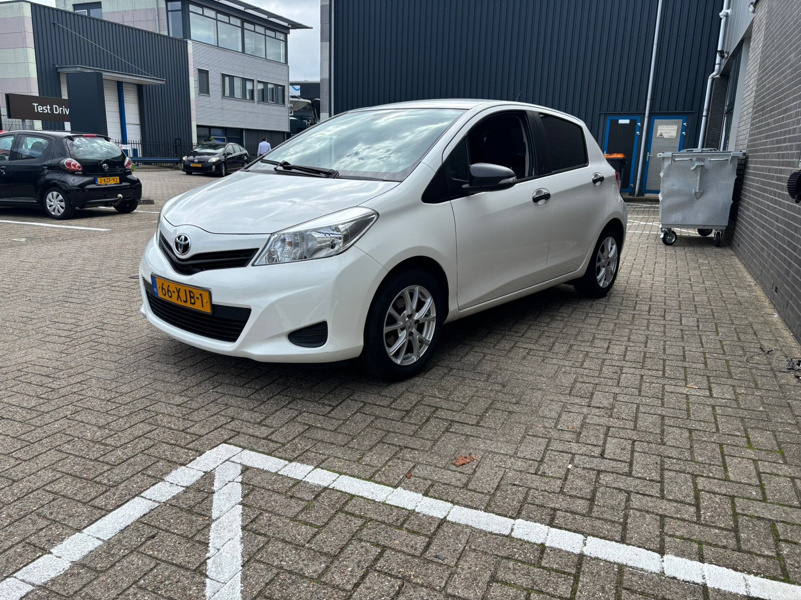 Toyota Yaris 1.0 12V Vvt-i 5DR 2012 Wit, Wit, Origineel Nederlands, Handgeschakeld, Particulier