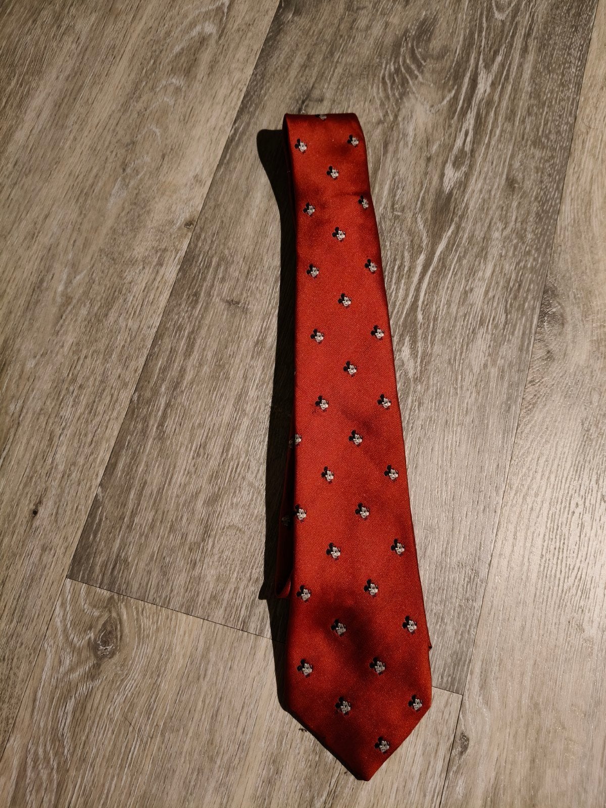 Disney Mickey Mouse stropdas - Rood met patroon, Ophalen of Verzenden, Zo goed als nieuw, Met patroon, Rood