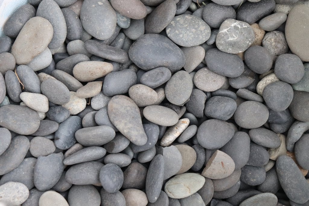 Grijze/Zwarte siergrind (beach pebbles) – 37 kg, Tuin en Terras, Ophalen, Zo goed als nieuw, Grijs, Grind
