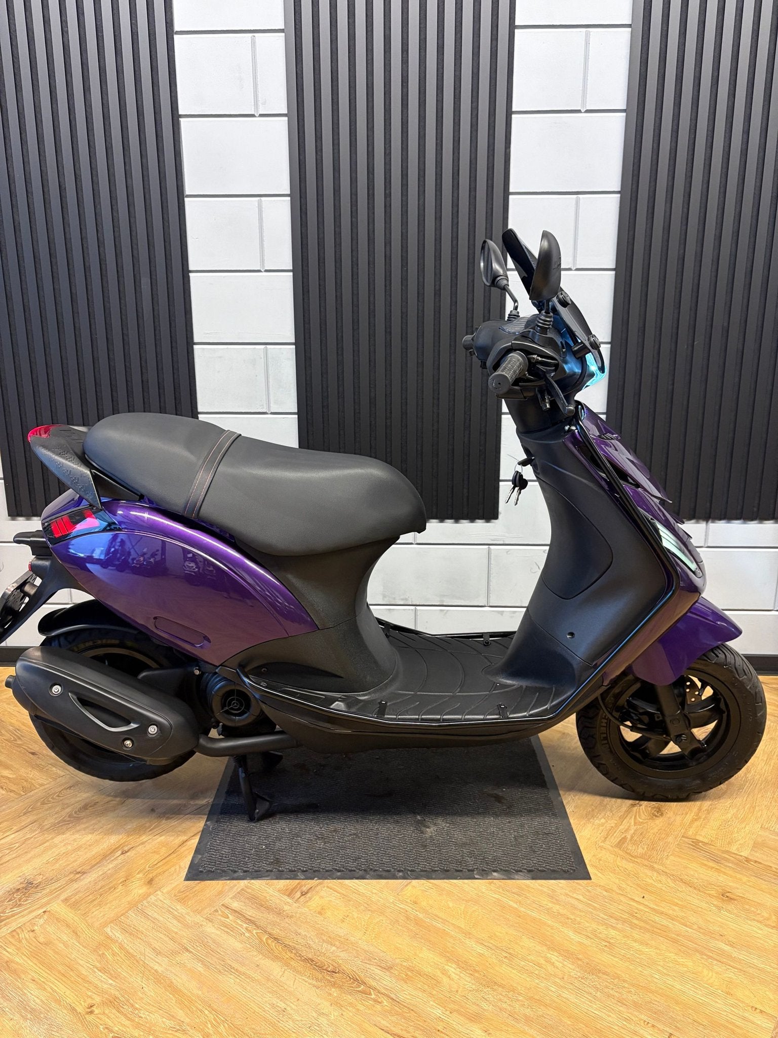 Foto 6 van PIAGGIO ZIP 4T 3V BROM 2023 FULL OPTION CANDY PURPLE