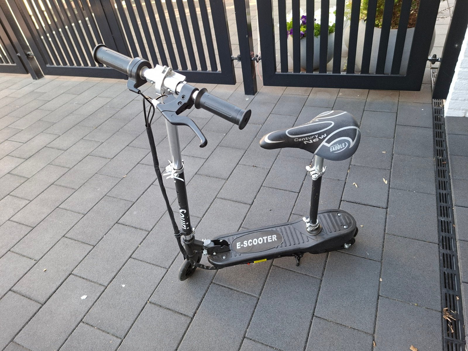 Defecte elektrische step - laadt niet op, Fietsen en Brommers, Steps, Ophalen, Gebruikt, Elektrische step (E-scooter)