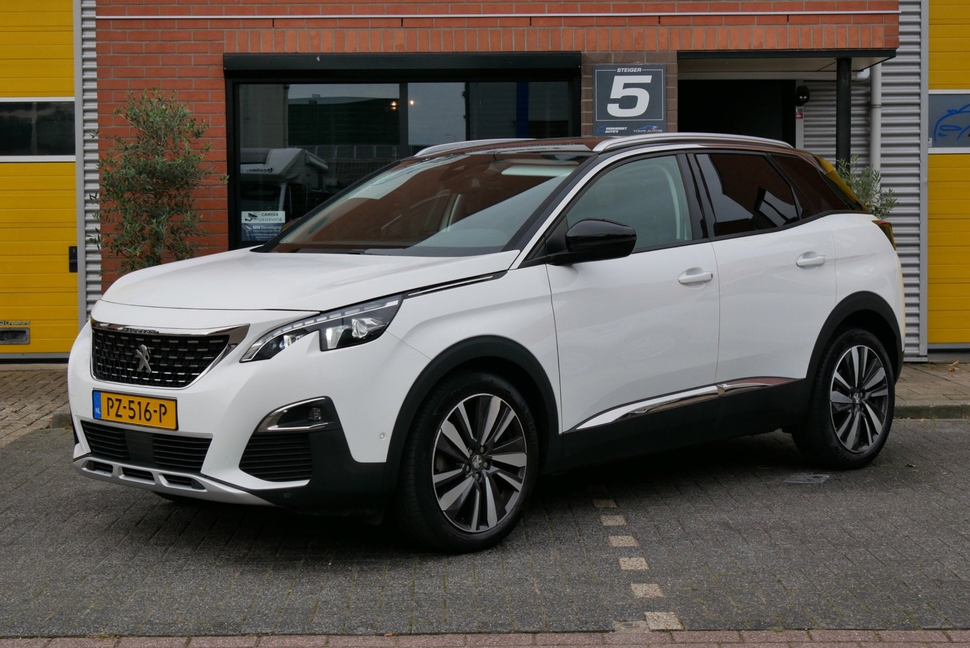 Peugeot 3008 1.2 PureTech Blue Lease Premium nieuwe distri., Dealer onderhouden, Gebruikt, 1199 cc, Leder en Stof
