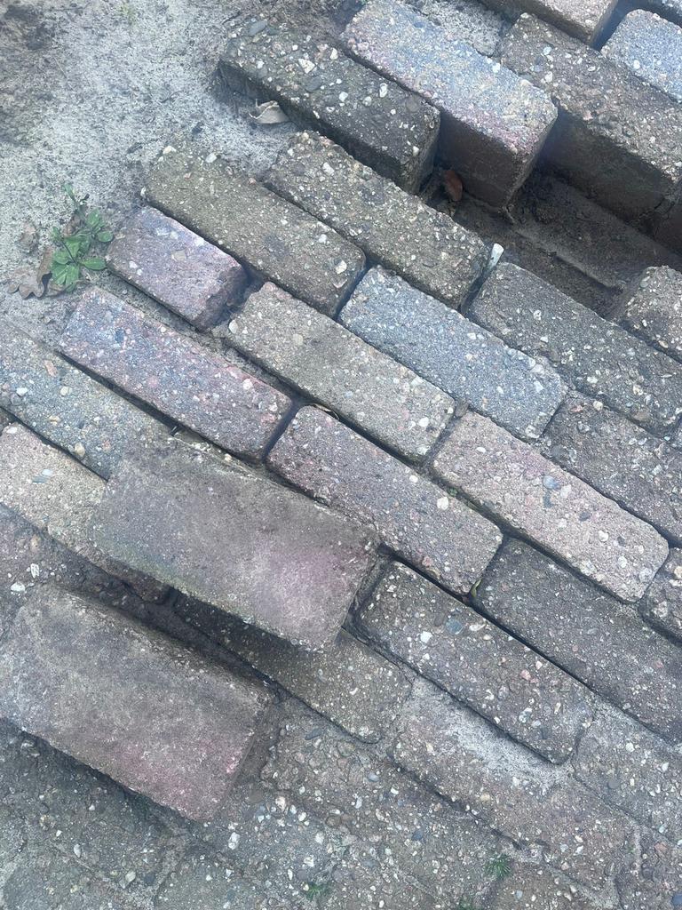 Gratis stenen 35m2 ophalen, Tuin en Terras, Ophalen, Gebruikt, Klinkers, 10 m² of meer
