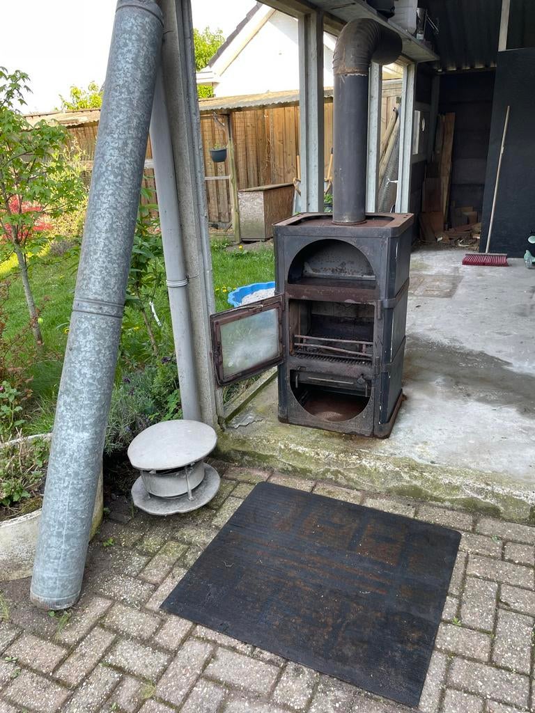 Houtkachel met pijp, onderplaat en regenkap, Ophalen, Gebruikt, Houtkachel, Vrijstaand