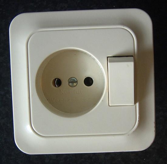 Stopcontact met Schakelaar Merk Merten Inbouw, Doe-het-zelf en Verbouw, Ophalen of Verzenden, Nieuw, Stopcontact