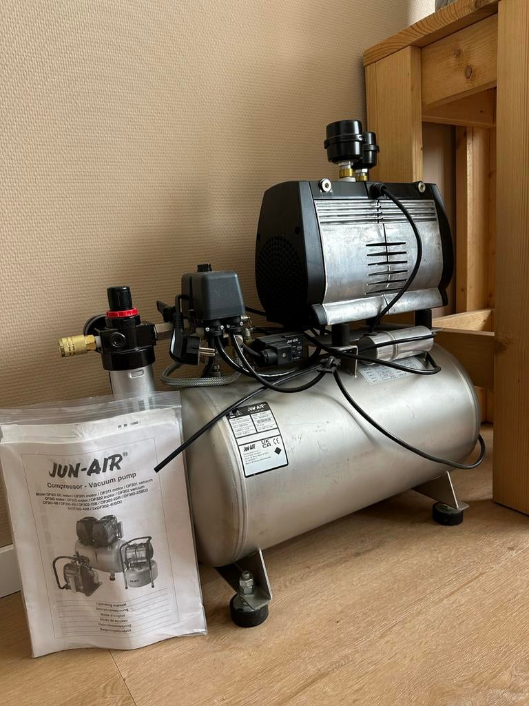 Jun-air OF312-25 olievrije compressor - Maart 2023, 6 tot 10 bar, Ophalen of Verzenden, Zo goed als nieuw, Minder dan 200 liter/min
