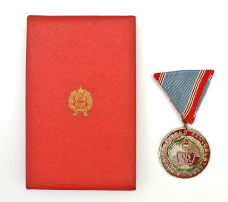 Hongaarse Medaille in cassette - Sovjet CCCP Periode, Ophalen of Verzenden, Landmacht, Overige gebieden, Lintje, Medaille of Wings