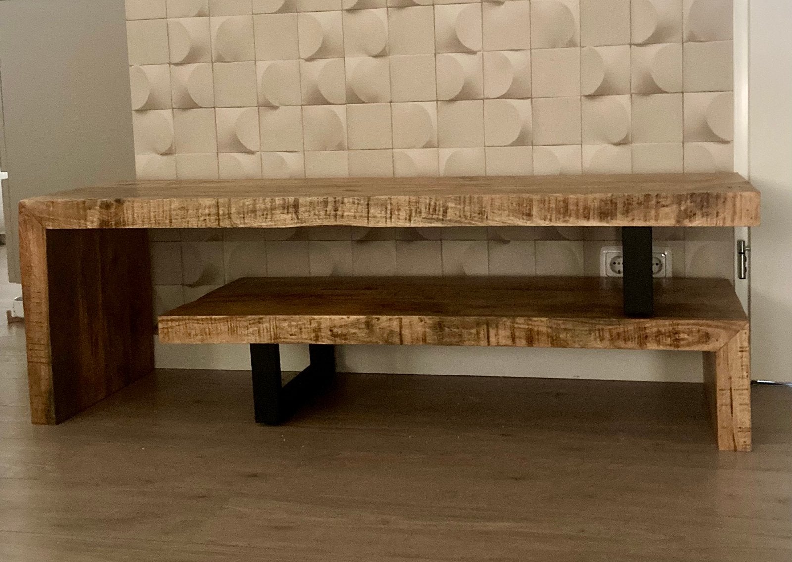 Tv meubel Mango hout met metalen frame, Huis en Inrichting, Kasten | Televisiemeubels, Ophalen, 100 tot 150 cm, Zo goed als nieuw