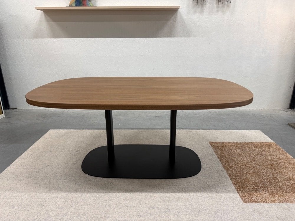 Nieuw Leolux Toveri eettafel noten hout design Tafel 180, Huis en Inrichting, Tafels | Eettafels, Leolux, 100 tot 150 cm, Info@leolux.nl