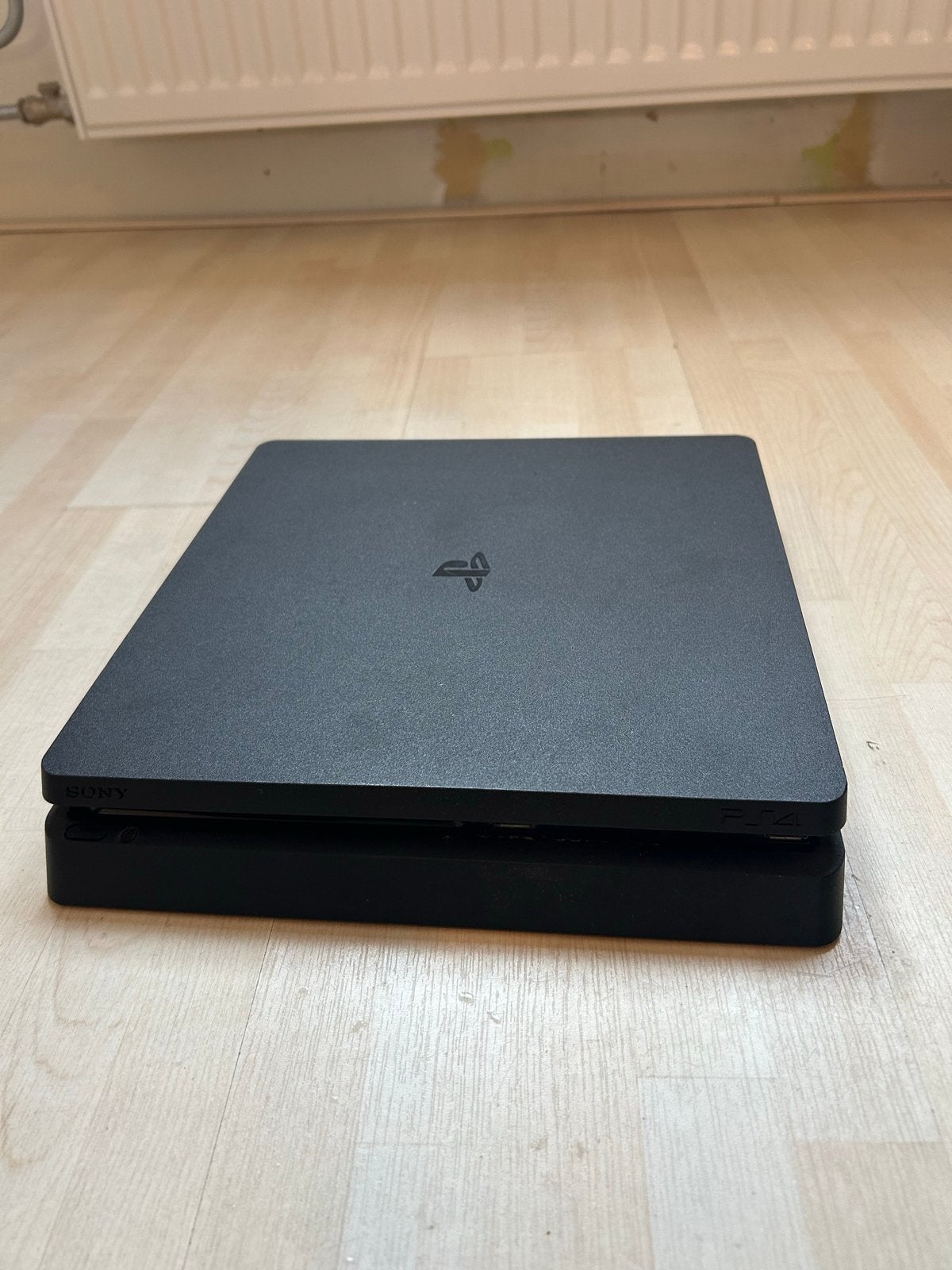 Foto 5 van PlayStation 4 Slim met beeldscherm en controller