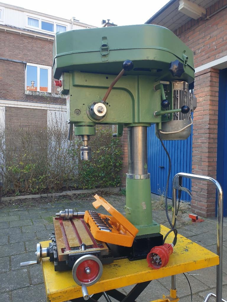 BOOR FREESMACHINE 380 V, Ophalen, Zo goed als nieuw, Metaaldraaibank