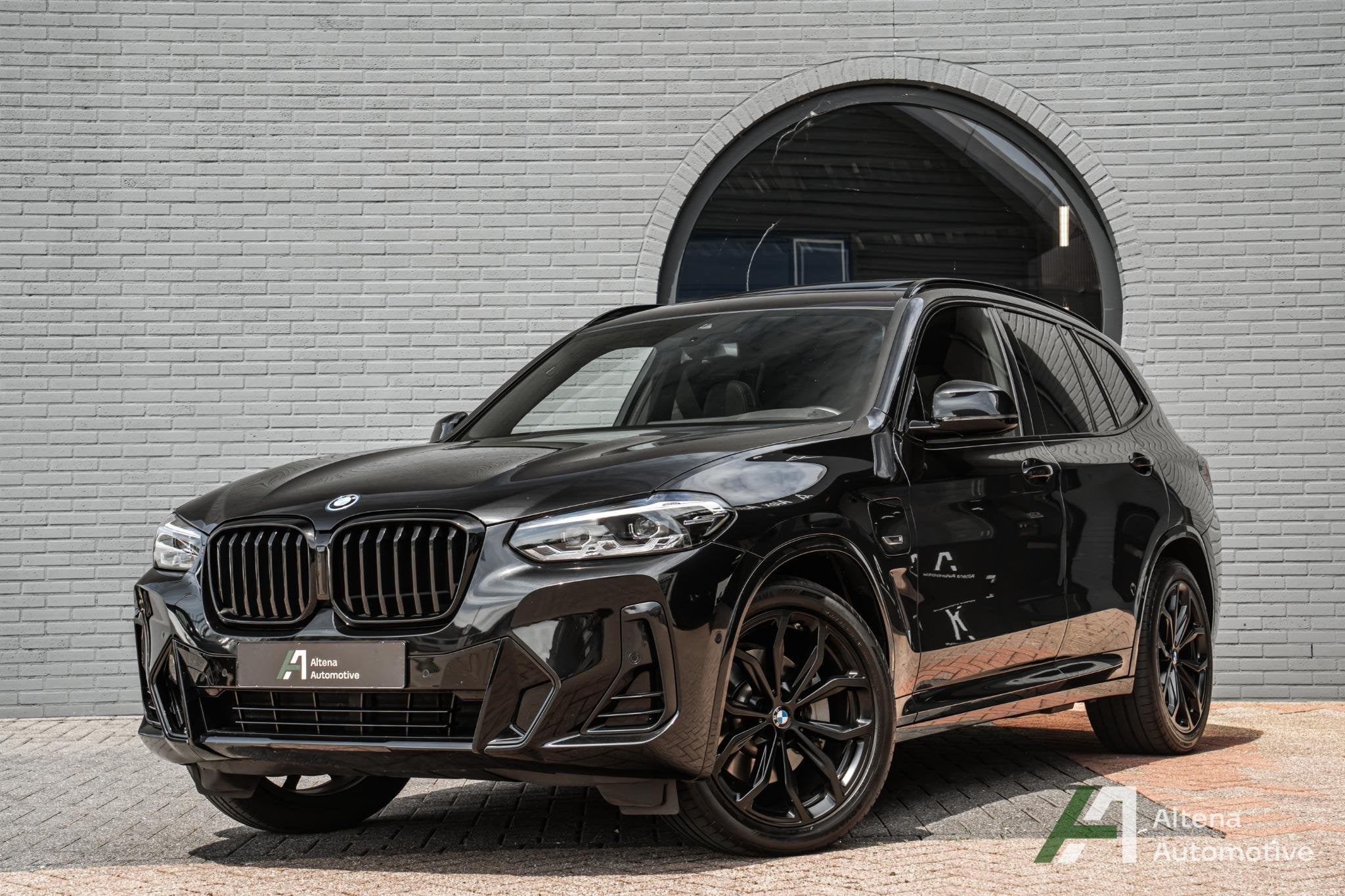 BMW X3 xDrive30e Business Edition Plus M-sport, panorama dak, Auto's, Stof, Gebruikt, 4 cilinders, Zwart