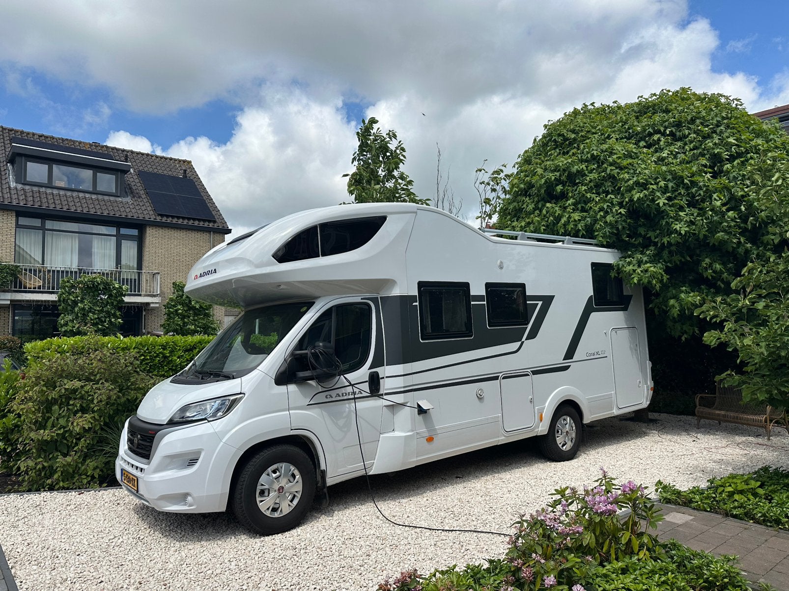 Adria Coral XL Plus - nagenoeg nieuw! 18K km, Automaat, Alkoof, Gaslek-detector, Fiat