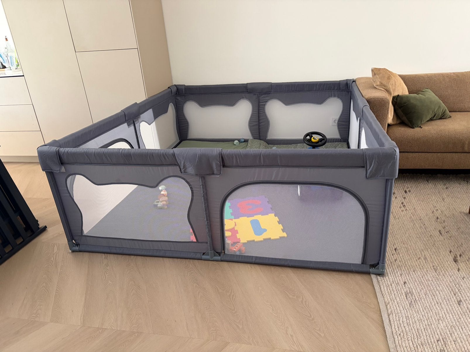 Lionelo grondbox 2 m x 1.80, Kinderen en Baby's, Boxen, Ophalen, Zo goed als nieuw