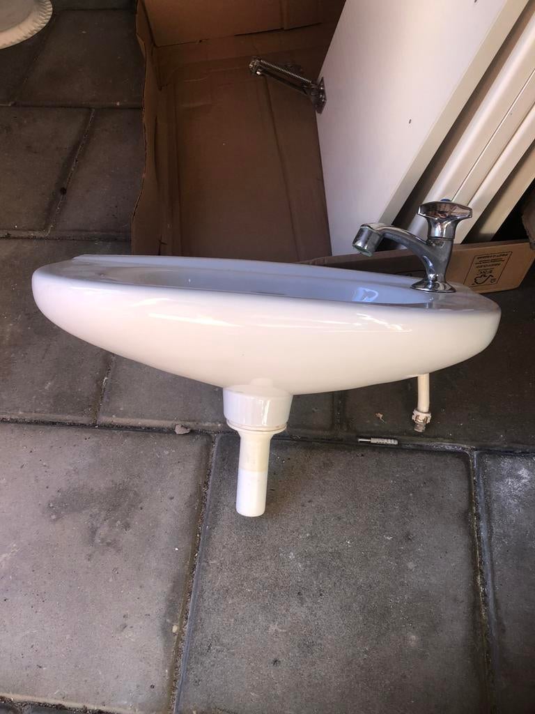 Fontein uit toilet, Ophalen, Gebruikt, Steen, Toilet