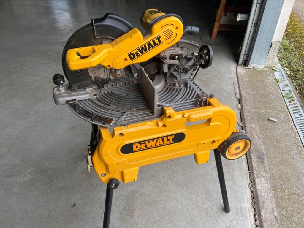 GEVRAAGD gratis onderdelen van elu of dewalt flipover zaag, Doe-het-zelf en Verbouw, Gereedschap | Zaagmachines, Ophalen