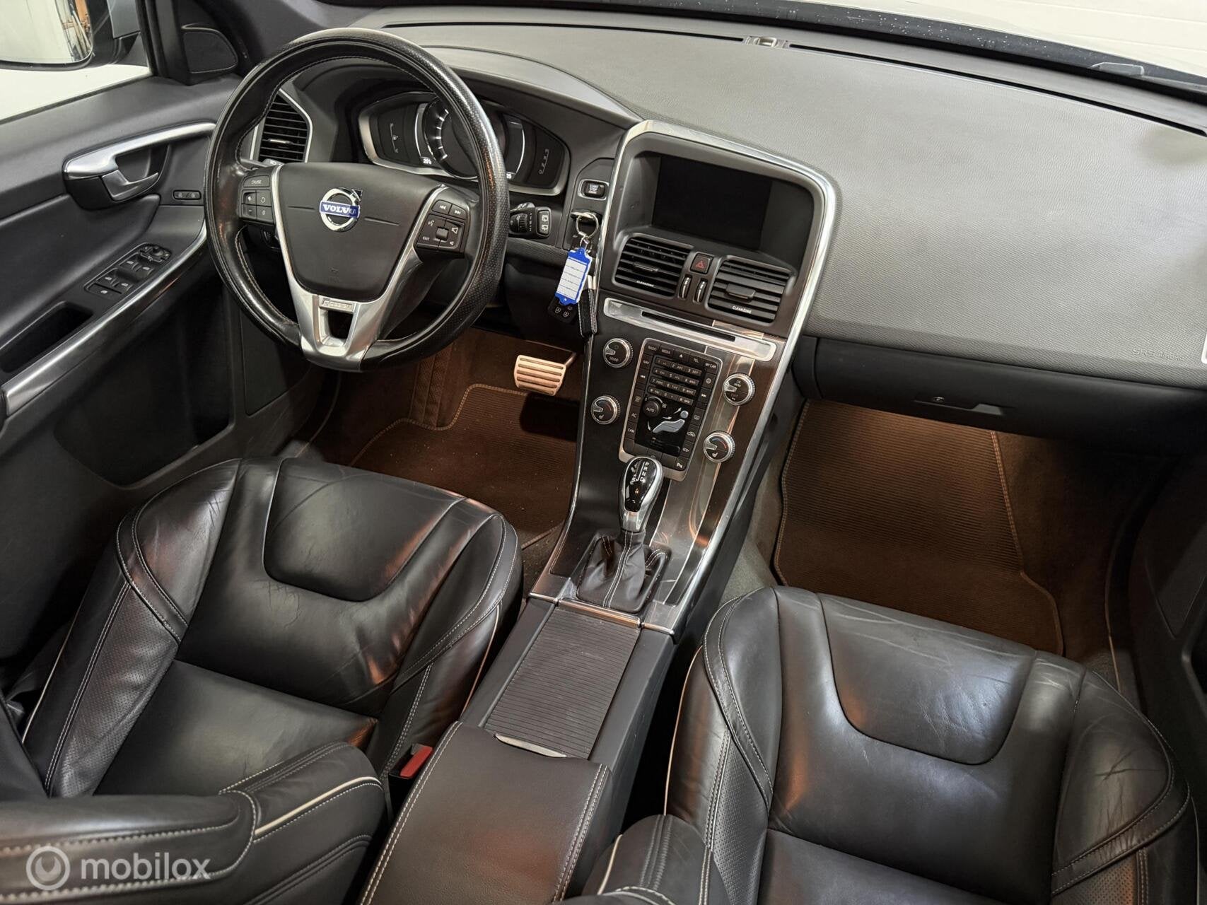 Volvo XC60 2.0 T5 R-Design NL-AUTO / DEALER HISTORIE / PANO, Auto's, 15 km/l, Gebruikt, Euro 6, 4 cilinders