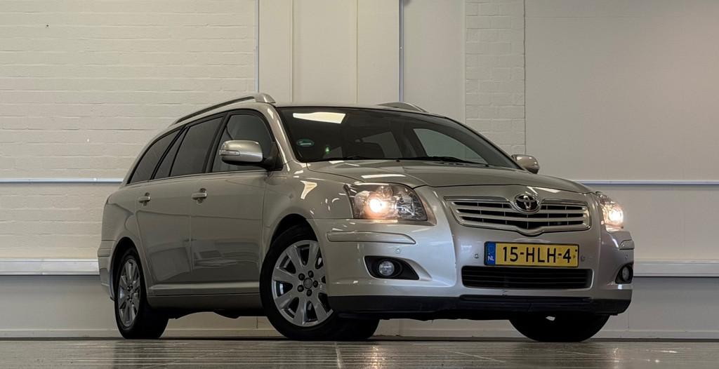 Toyota Avensis Wagon 1.8 VVTi Luna Business Automaat Trekhaa, Auto's, Toyota, Automatische klimaatregeling, 1794 cc, 4 cilinders