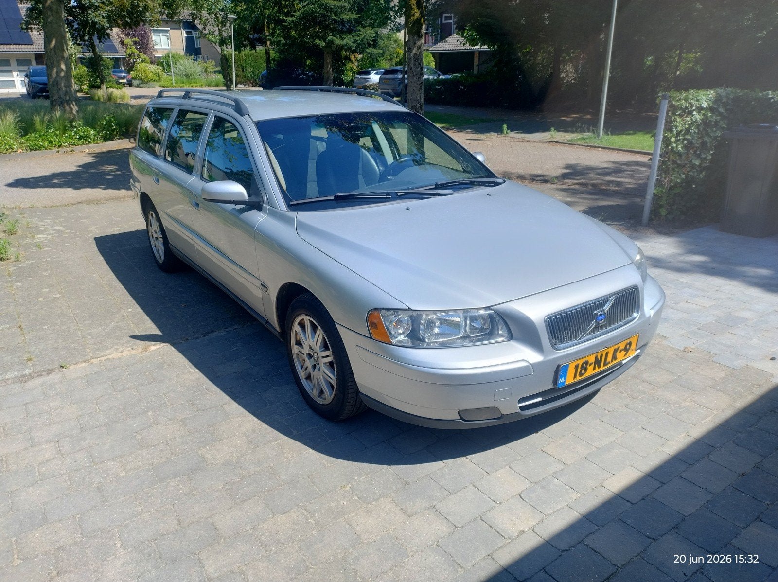 Volvo V70 2.4 140PK AUT 2004 Grijs trekhaak, Auto's, Volvo, 1800 kg, Zwart, Leder en Stof, Stationwagon