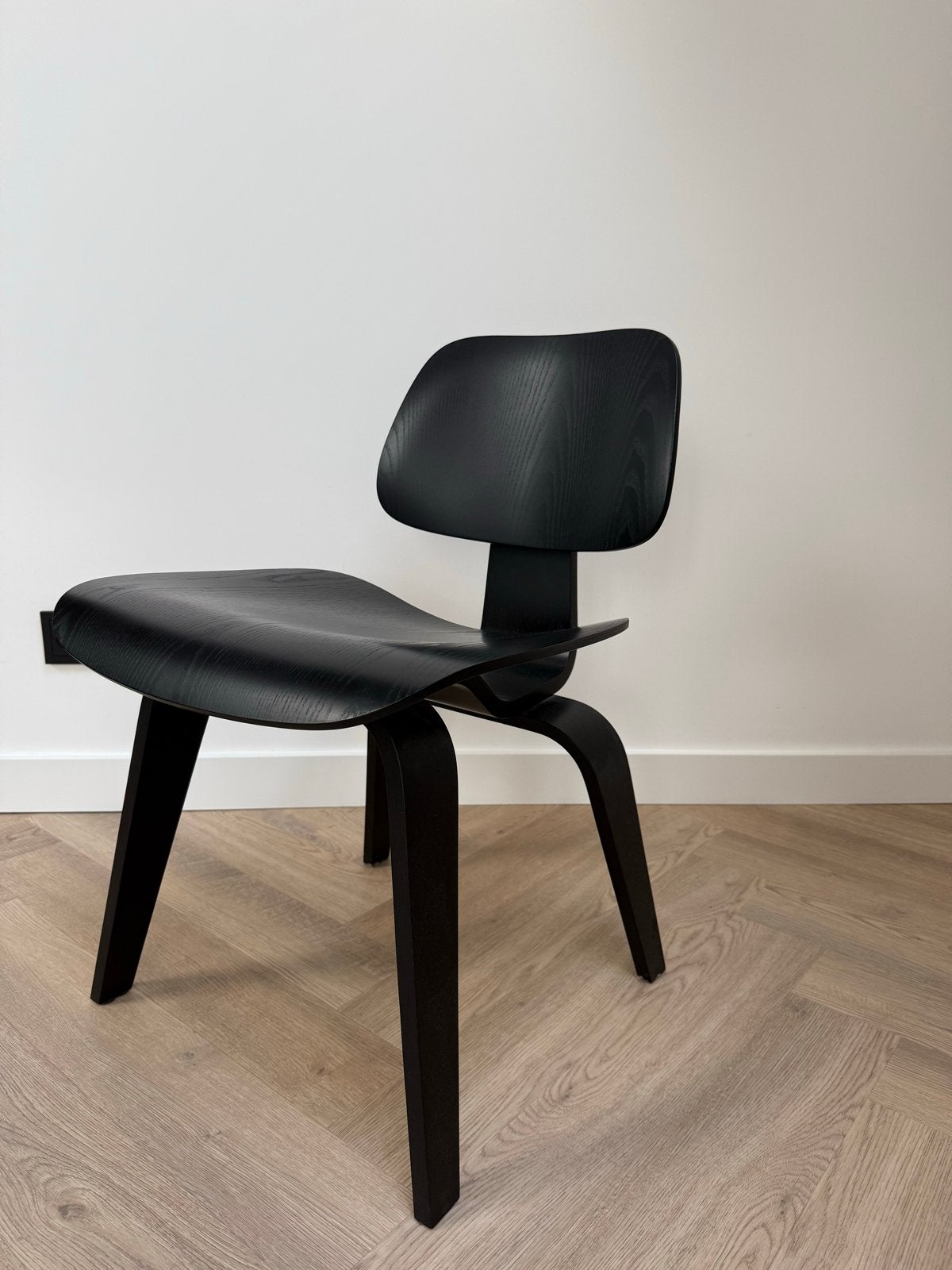 Vitra Eames LCW Stoel - Zwart Essen - Zo goed als nieuw, Ophalen, Zwart, Zo goed als nieuw, Eén