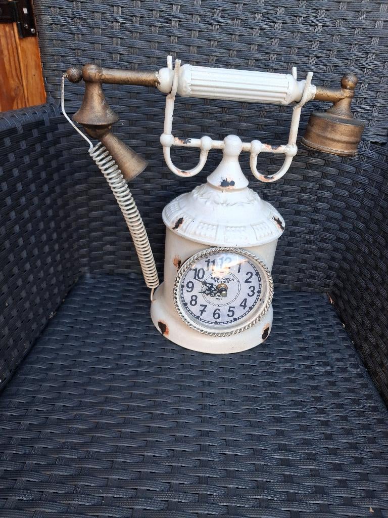Antieke klok in telefoon en zaanse klok, Ophalen of Verzenden