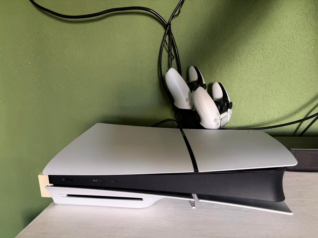 Playstation 5 met 2 controllers (disc drive versie), Spelcomputers en Games, Spelcomputers | Sony PlayStation 5, Ophalen, Zo goed als nieuw