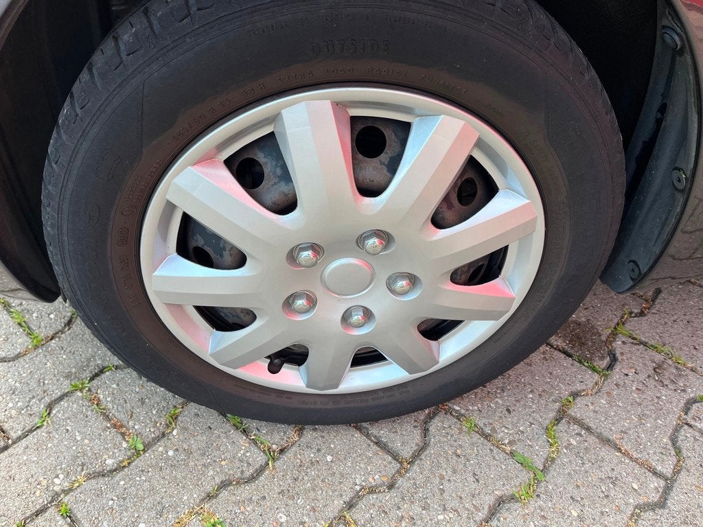 Toyota Yaris 1.3 VVTi 101pk Aspiration Automaat / Airco / El, Auto's, Toyota, 4 cilinders, Bedrijf, 550 kg, Zilver of Grijs