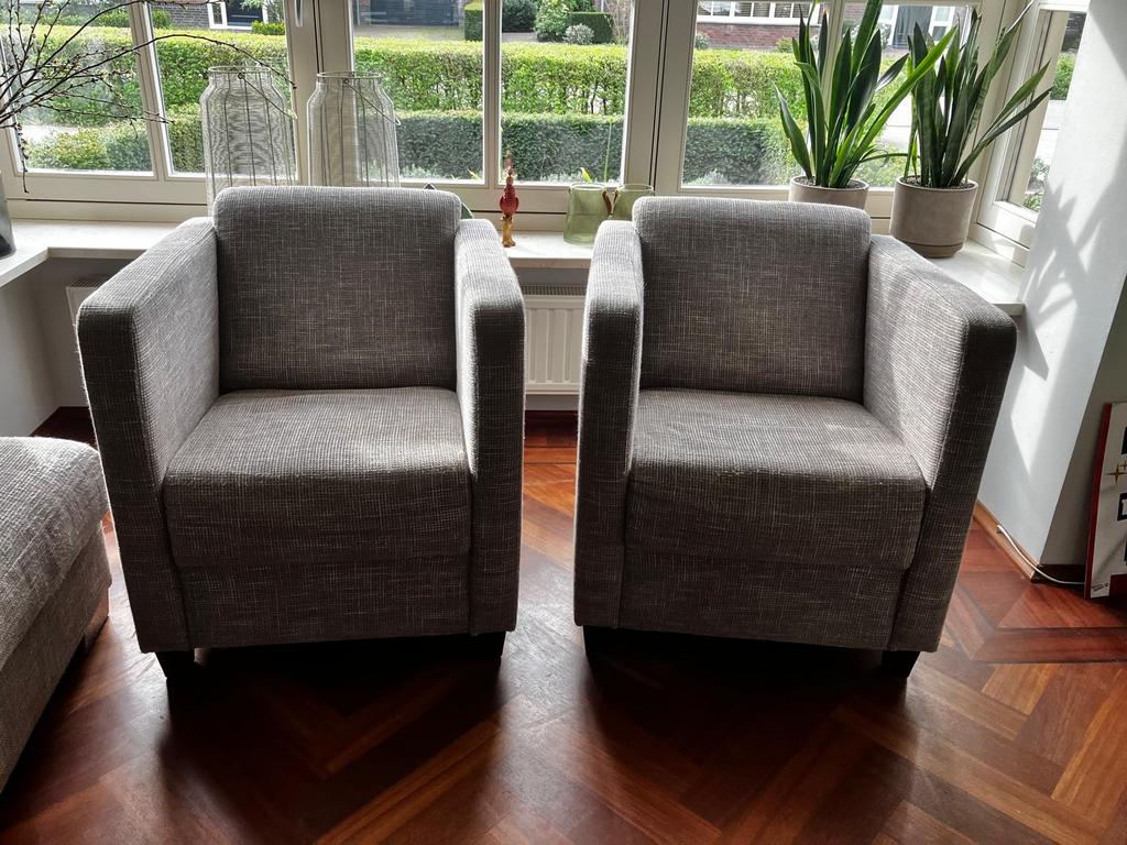2-zitsbank en 2 stoeljes, 1 hocker, Ophalen, Gebruikt, Stof, 75 tot 100 cm