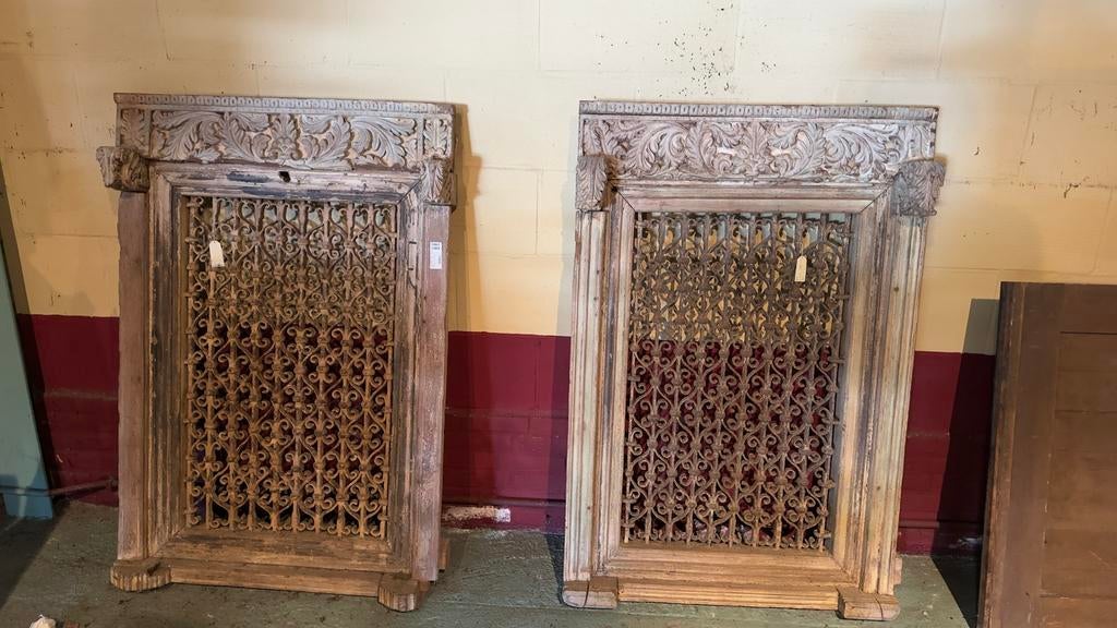 Marokkaanse 16e eeuwse ramen en 19e eeuwse stoelen te koop, Ophalen