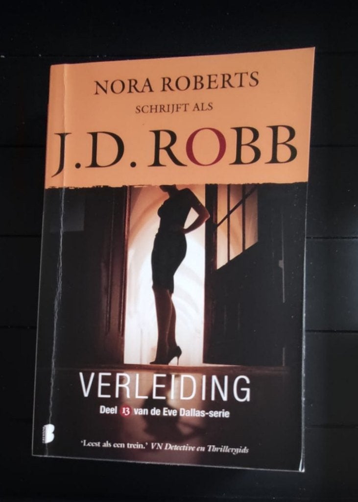 Nora Roberts schrijft als J.D. Robb - Verleiding, Boeken, Gelezen, Nora Roberts schrijft als J.D. Robb, Ophalen of Verzenden, Nederland