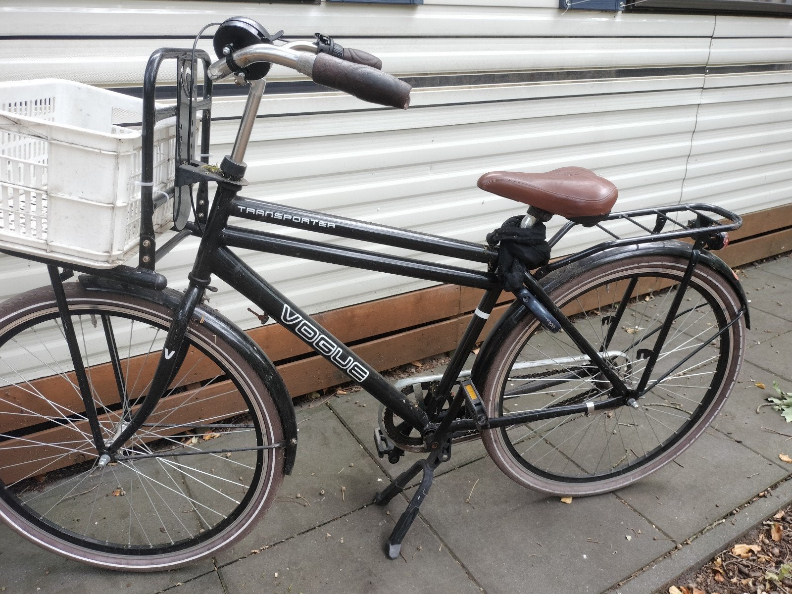 Vogue bakkersfiets wielmaat 28 inch. Zwart, incl. krat., Fietsen en Brommers, Fietsen | Heren | Herenfietsen, Terugtraprem, Gebruikt