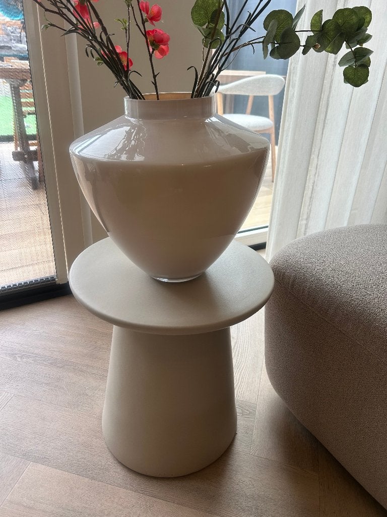 Japandi Side Table – Beige, Ophalen, Rond, Minder dan 50 cm, Zo goed als nieuw