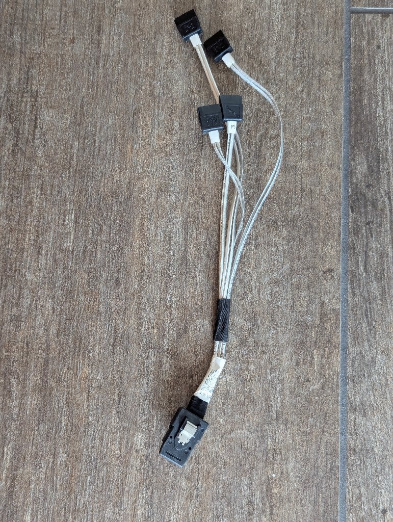HP 823077-001 HP Mini-SAS to SATAx4 Cable for DL360 G9, Ophalen of Verzenden, Gebruikt